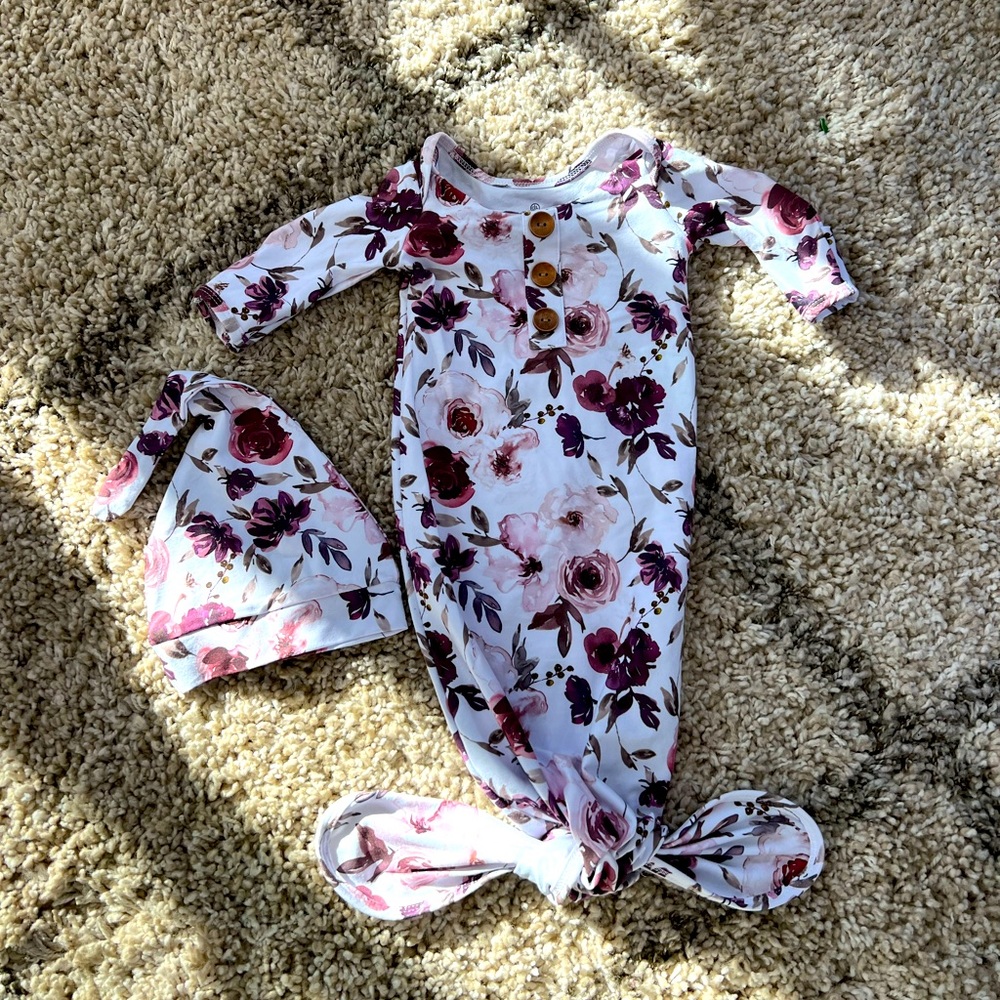 Caden Lane floral 0-3M baby knot gown and hat set